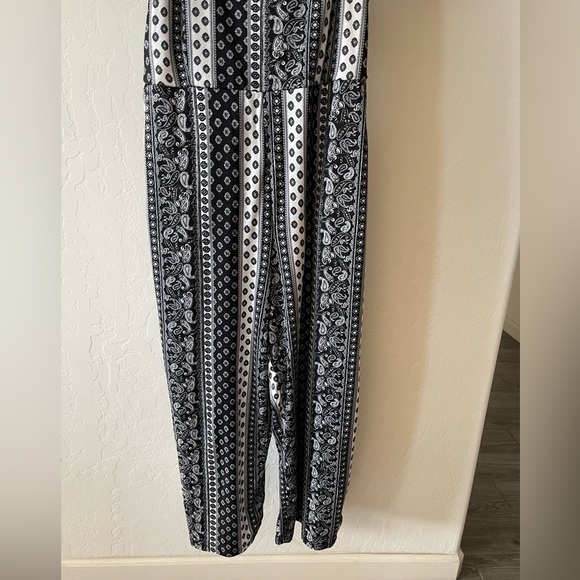 Boho Paisley Geometric print wide leg cropped jumpsuit in plus size•••Size 2X - Picture 3 of 12